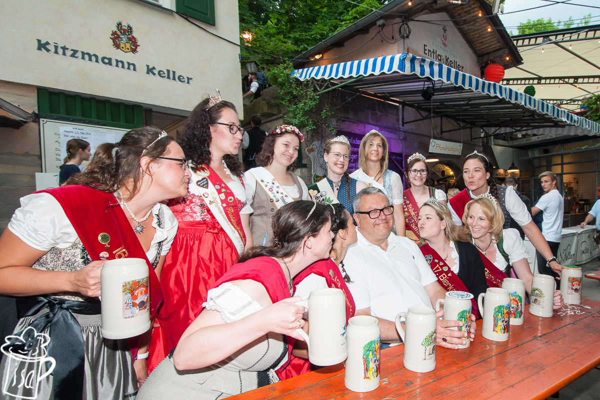 Der jährliche Stammtisch der Kitzmann-Bierköniginnen am Entlas-Keller.