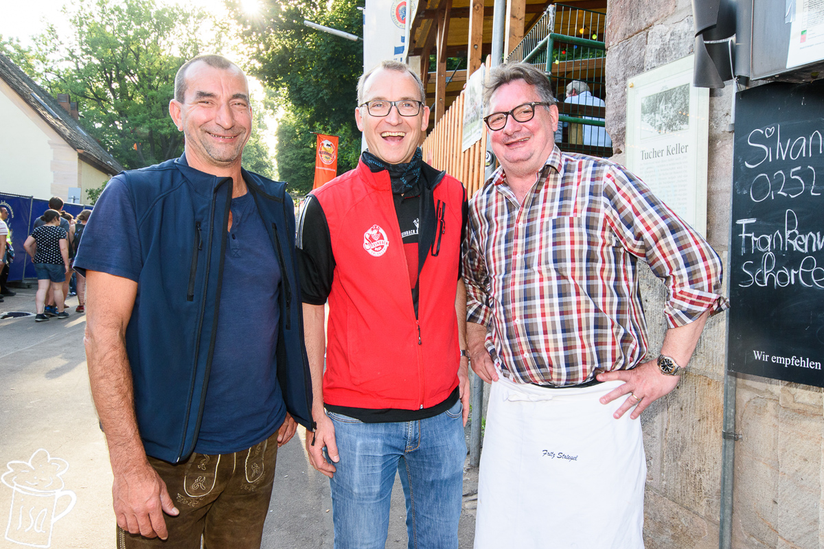 Zufriedene Kellerwirte Michael Gewalt (Niklas-Keller), Christoph Gewalt (Steinbach-Bräu) und Fritz Striegel (Tucher-Keller).