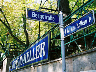 Hinweisschilder Berggelände