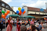 Luftballons verteilen im Brauereihof